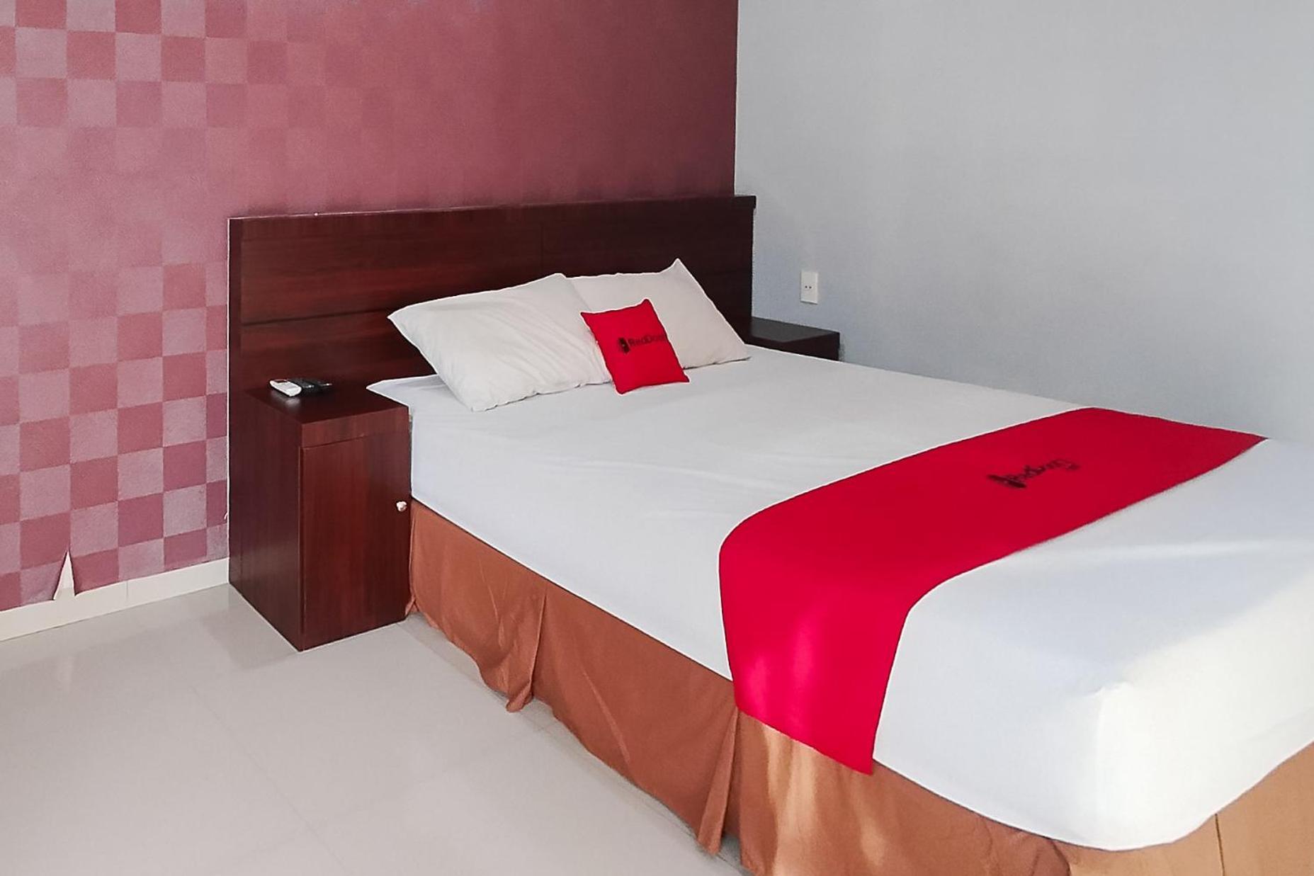 Reddoorz Syariah Near Lotte Grosir Medan Hotell Sunggal Eksteriør bilde