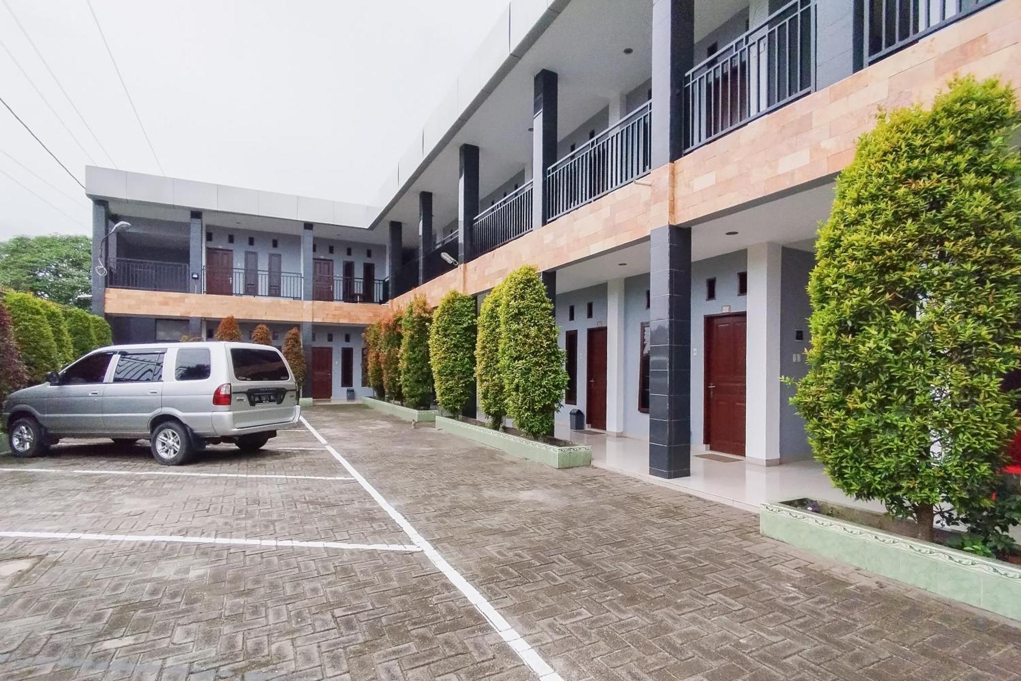 Reddoorz Syariah Near Lotte Grosir Medan Hotell Sunggal Eksteriør bilde