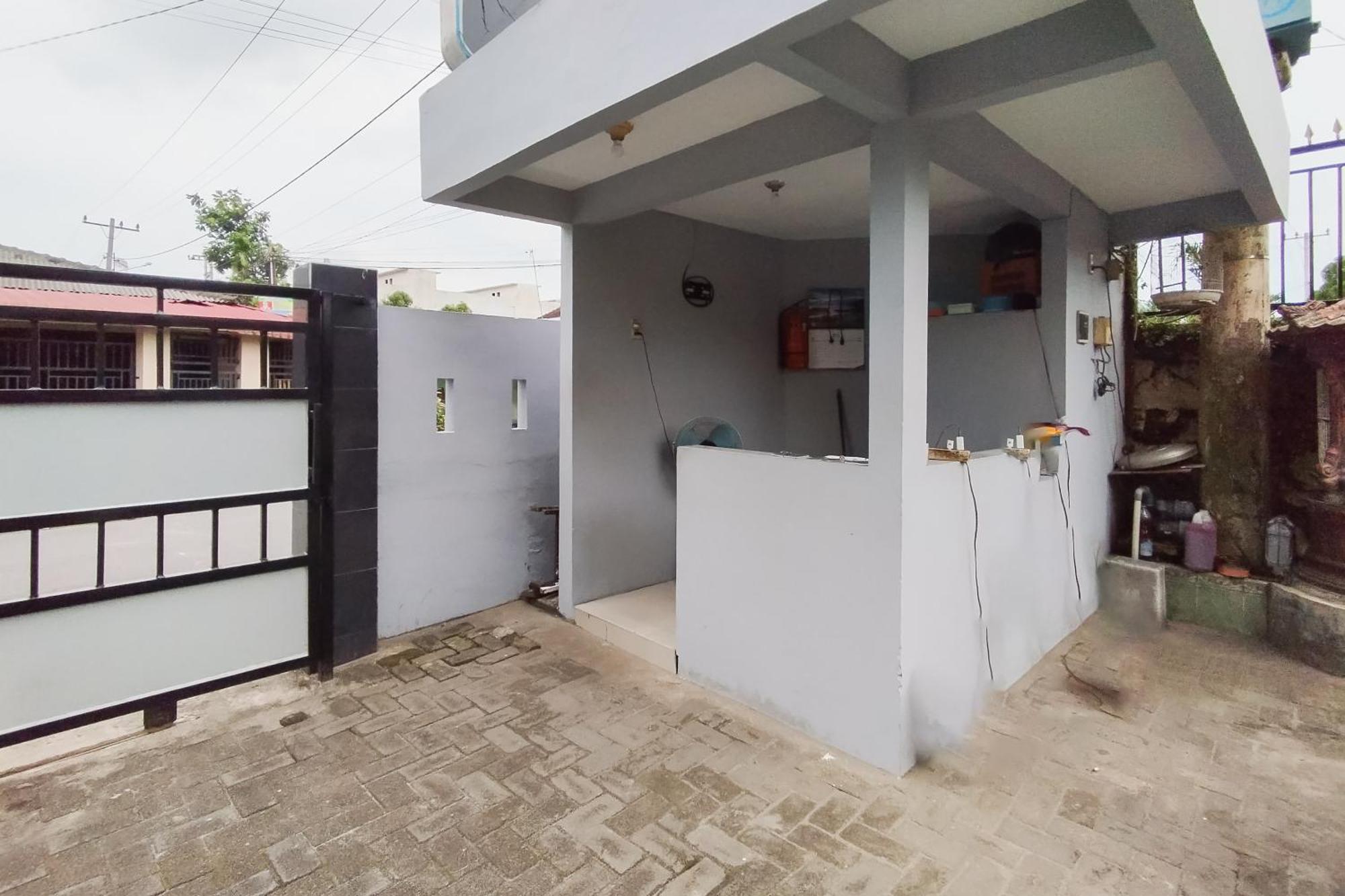 Reddoorz Syariah Near Lotte Grosir Medan Hotell Sunggal Eksteriør bilde